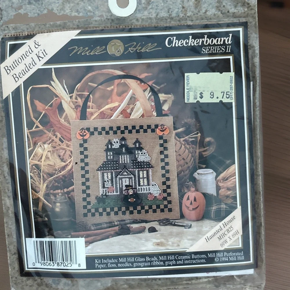 Mill Hill Buttoned & Beaded Haunted House Checkerboard Series II 1994 MHCB25‎